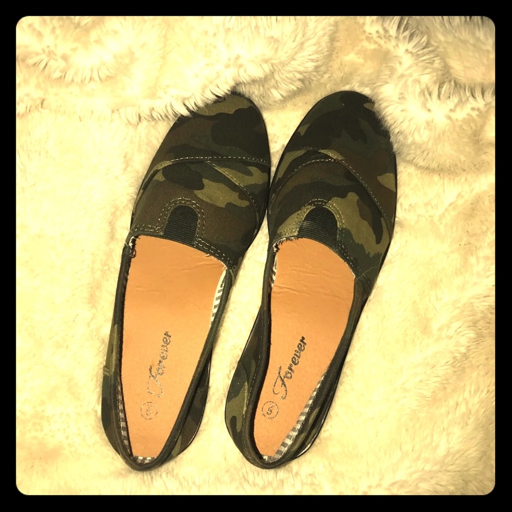 Camo slip on canvas shoes